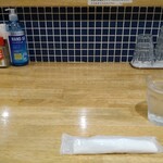 手打式超多加水麺 ののくら - 卓上