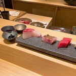 Sushi Tenbi - おまかせコース 6600円
                        お造 メジマグロ、炙りイサキ、かんぱち