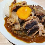 牛鍋あぐら 梅田堂山店 - ルーは控えめに感じる。