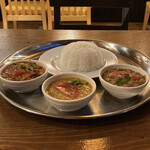 ネパールステーション - ３種類のカレーランチ