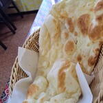 ドゥルガ　ダイニング - 巨大ナン