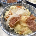 ゆたか食堂 - ポテサラに明太子、スライスオニオンなんで今までやらんかったんじゃろう・・