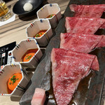 韓の台所 - 極上霜降り肉の焼きスキ