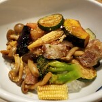 マルモキッチン - 豚肉と7種野菜のバーベキューごはん