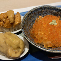 新橋 天鮨 - ムラサキ・馬糞雲丹、いくら丼