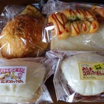 グルッペ - 他にソーセージとトマトとオマケの食パン