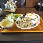 トンホム - スープと前菜がつく