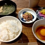 Nainshi Hoteru Asahikawa - TKGだけじゃなく、味噌汁、フリカケ、お漬物も全てお代わり何度でも♫何度でも♫