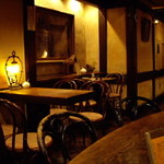 茶亭 羽當 - 雰囲気あるテーブル