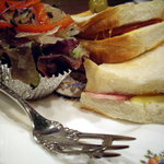 茶亭 羽當 - クロックムシューとフォーク（でも使いにくい）