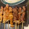 Sengoku Yakitori Ieyasu - 先ずは豚バラとレバーから焼鳥はスタートです
                 
                以前は家康と言えばメッチャ安いけど焼鳥もやや小さめってイメージがありましたが、今は立派な焼鳥になってます。