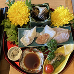 波奈 - 一の膳 炙り海鮮 （日替わりの魚介類３種類，サザエ，さんが焼き）　(2022/07)