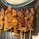 Sengoku Yakitori Ieyasu - 先ずは豚バラとレバーから焼鳥はスタートです
                       
                      以前は家康と言えばメッチャ安いけど焼鳥もやや小さめってイメージがありましたが、今は立派な焼鳥になってます。