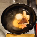 元麻布 牛牛 離宮 - 松茸のお吸い物　季節によって変わるそうです
