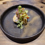 ル クーリュズ - 日間賀島の蛸、自家菜園の野菜のピクルス、バジルソース