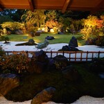 強羅 花壇 - 専用の庭の夕暮れ時