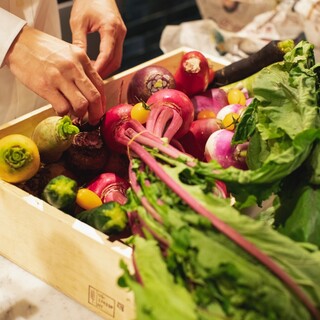 生産者から直接仕入れる鎌倉野菜。四季の食材を丁寧に調理