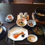 杢の抄 - 後から出てくる鮭も味噌汁も美味しかった！具沢山のクリームスープもホッとする味で美味しく最高でした！