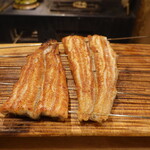 富小路 やま岸 - 琵琶湖産うなぎ白焼き