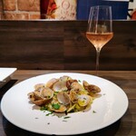 創作イタリアン Gemelli - 思い出のボンゴレビアンコ ロゼワインと(*σ>∀<)σ