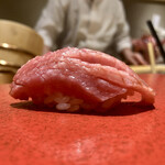 博多 鮨 まつもと - 大トロ　優しい甘味と上品かつ濃厚な旨味が口一杯に広がりました。熟成感も最高です。