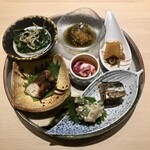 博多 鮨 まつもと - 前菜7種 もずく酢イクラのせ、タコの梅肉合えが気に入った。