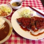 James Kitchen - 「ジェイムズキッチン」の2Fでチキンカツ(2枚)なう。
                        100円引きのクーポン使って560円♪( ´▽｀)
                        しかも2Fはライス、サラダ、スープ、カレーが食べ放題です♪