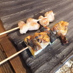焼鳥さくら - 丸腸と炙りみそねぎま