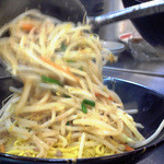 めん王  - 一杯一杯真心込めて、たっぷりのお野菜がめん王のこだわり。