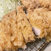 トンカツ洋食酒房 フライ - 料理写真:ピンク色のロース