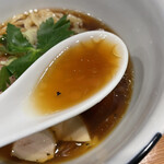 らーめん かねかつ - 出汁にキレがあります