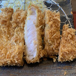 Niigata Katsu Ichi - 断面はこんな感じ。非常に柔らかな上質のロース肉です。