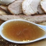 えびまさ - 醤油スープはあっさりですが美味