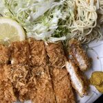 三喜食堂 - 厚さといいカットの大きさといい　バッチリ！