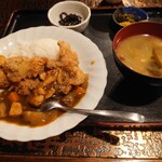 海賊 - チキンカツカレー定食（680円）