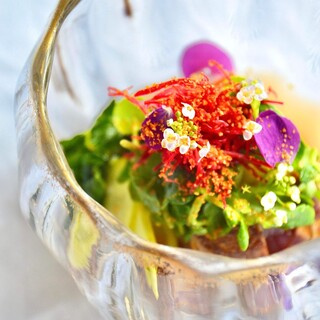 京都いとの名物「季節のサラダ」数えきれない味の構成が絶妙
