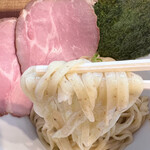 ラーメン家 煌 - 全粒粉入りのちゅるちゅるな平打ち麺