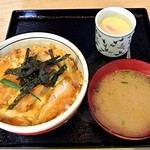 Tori Dokoro Mitori - 鳥カツ丼（大盛りとセットの味噌汁・茶碗蒸し