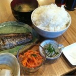 ごはんカフェ きなこ - Ａランチ680円（サワラの塩焼き・新子・小芋のそぼろあん・にんじんの明太子炒め・味噌汁・ご飯）