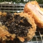 とんかつ料理と京野菜 鶴群 - イカスミ蟹クリームコロッケ