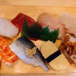 丸正寿司 - 令和4年7月 ランチタイム
            寿司定食 1100円
            にぎり8貫＋小鉢2品＋みそ汁