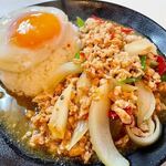 タイ料理ジャンピー - ガイ ガパオ
