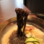 Yakiniku Reimen Yucchan - 麺　リフト