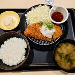 松のや - 令和4年7月
            おろしポン酢ロースカツ定食 通常690円→特別価格500円
            ポテトサラダ 70円