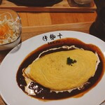 洋食屋 伊勢十 - ハッシュドビーフオムライス　サラダ、味噌汁つき　全景