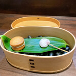 キムラ - いぶりがっこを使った小菓子　木苺餅