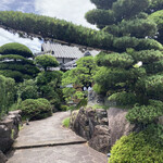 肉処 和 - 完璧な和風住宅！手入れもしっかりと！ビョーンと伸びた枝が、立派ですね(^o^)