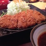 Tonkatsu Katsugen - ロースカツ定食
      ごはんは、麦飯、お味噌は、磯汁
      うま〜ぃ(● ˃̶͈̀ロ˂̶͈́)੭ु⁾⁾