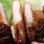 貴美 - トンカツは肉厚13ミリほどで柔らかくはないが衣が薄い♪