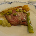 シェ カワセ - ローストビーフにそら豆とアスパラ添え 栗きんとんではなく、芋きんとんが甘～くてお腹一杯です